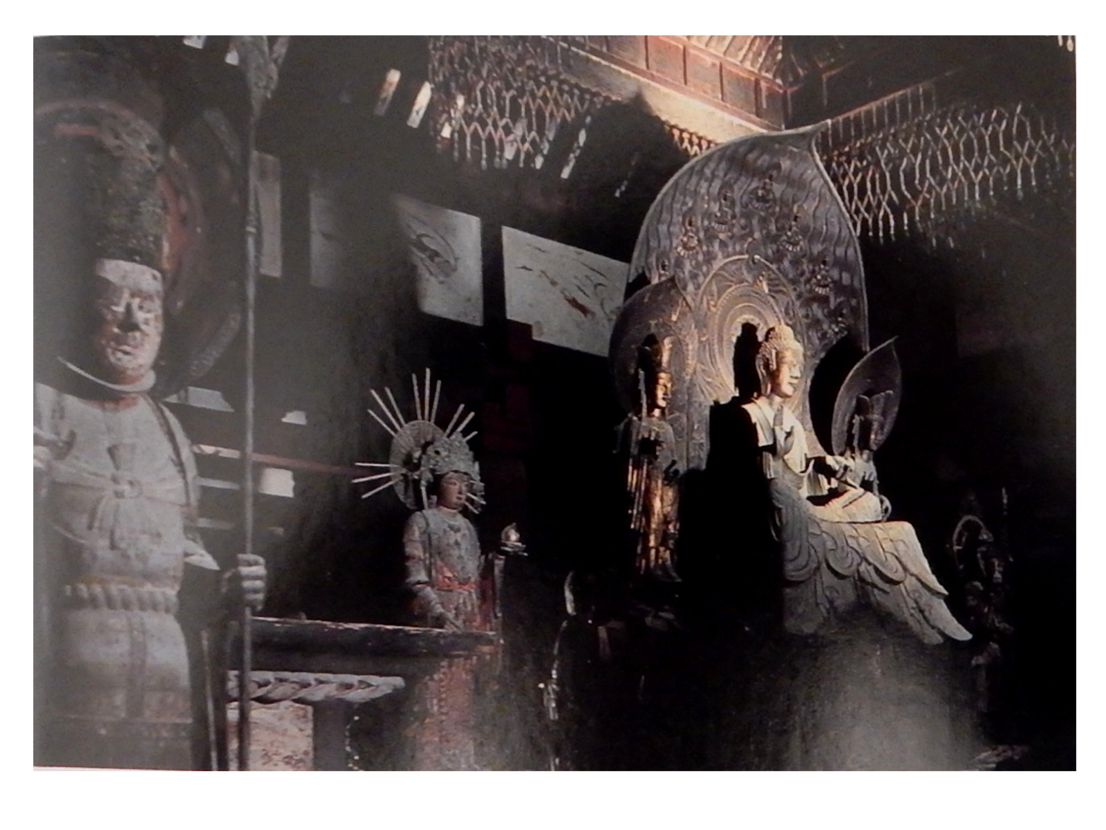 法隆寺_金堂内部の仏像